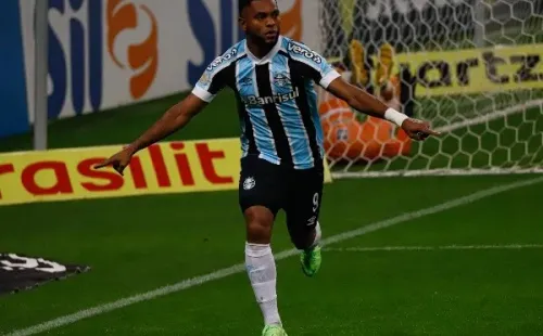 Borja comemorando gol pelo Grêmio. (Foto: Maxi Franzoi/AGIF)