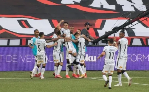 Corinthians em campo pelo Brasileirão. (Foto: Robson Mafra/AGIF)