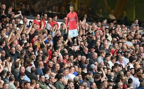 Torcida do Manchester United comemorando a chegada de Cristiano Ronaldo. (Foto: Getty Images)