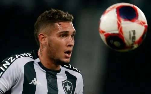 Navarro contribuiu com o Botafogo em 2021 com oito gols e sete assistências (Foto: Vitor Silva/Botafogo)