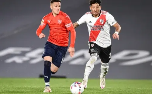 Bustos (à dir.) tem contrato expirando no Independiente em dezembro e já pode assinar pré-contrato com outra equipe (Foto: Marcelo Endelli/Getty Images Argentina)