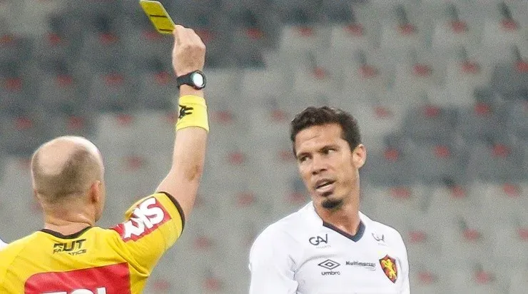 Hernanes: acabou expulso no 2º tempo (Foto: Gabriel Machado/AGIF)