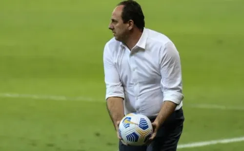 Rogério Ceni é uma das opções para a diretoria santista para comandar o Peixe. (Foto: Fernando Moreno/AGIF)