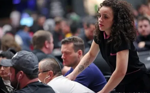 Jogador fazendo massagem durante etapa do BSOP (Foto: Luis Bertazini)