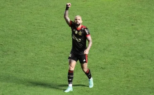 Gabigol comemorando gol. (Foto: Fernanda Luz/AGIF)