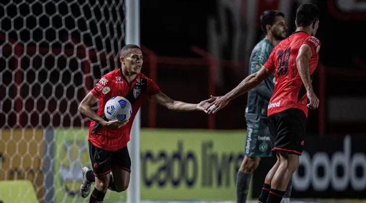 Jogadores do Dragão comemoram gol (Foto: Heber Gomes/AGIF)