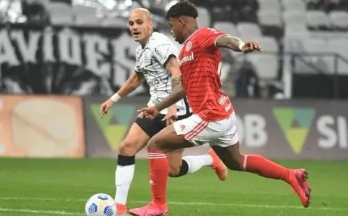 Juan Cuesta: foi titular contra o Corinthians (Foto: Ricardo Duarte/Inter/Divulgação)