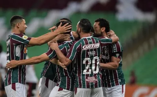 Fluminense comemorando em campo. (Foto: Thiago Ribeiro/AGIF)