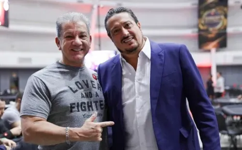 Bruce Buffer e Igor Federal, homem forte da CBTH (Foto: Carlos Monti/Divulgação BSOP)