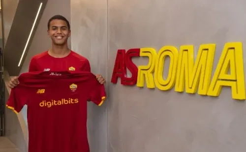 João Cesco deixou Corinthians diretamente para a Roma, onde assinou contrato até 2025 (Foto: Divulgação/Site Oficial Roma)