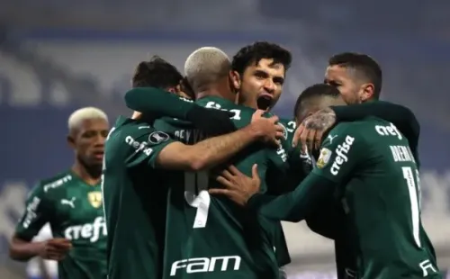 Jogadores do Palmeiras abraçados. Foto: Getty Images
