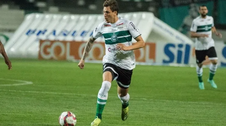 Biro: retorna de suspensão (Foto: Robson Mafra/AGIF)