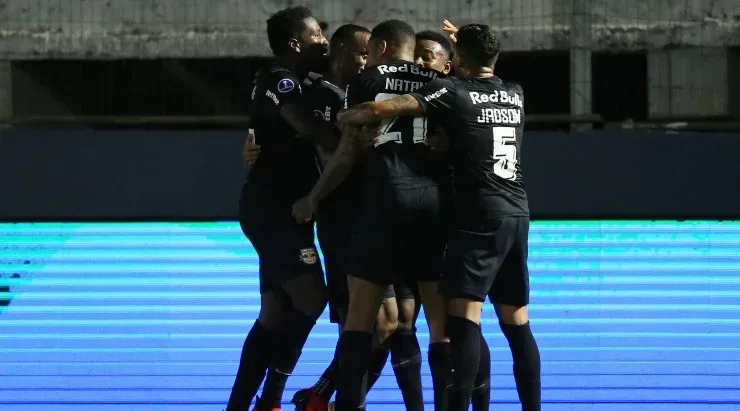 Jogadores do RB Bragantino comemoram gol (Foto: Getty Images)
