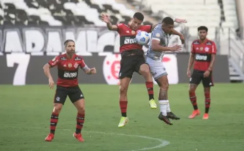 Flamengo em campo pelo Brasileirão. (Foto: Kely Pereira/AGIF)