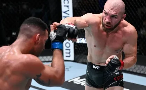 Os dois durante a luta. (Foto: Getty Images)