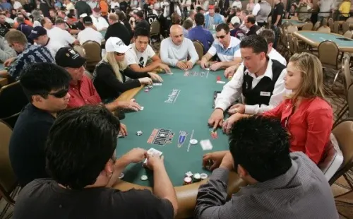Os salões da WSOP ficam lotados (Foto: Getty images)