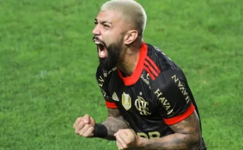 Gabigol comemorando gol contra o Santos. (Foto: Fernanda Luz/AGIF)