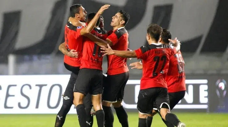 Comemoração dos jogadores do Libertad (Foto: Getty Images)