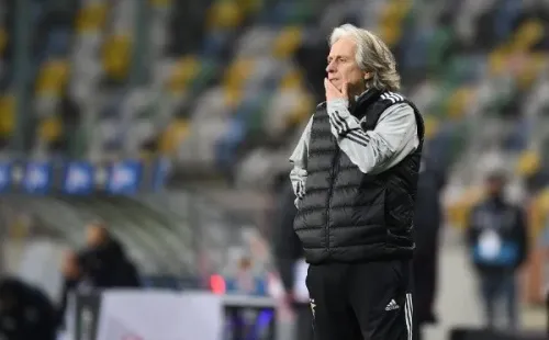 Jorge Jesus comandando o Benfica. (Foto: Getty Images)