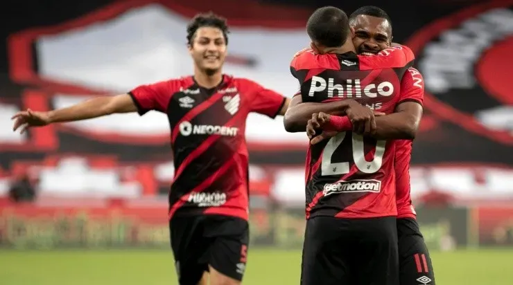 Comemoração dos jogadores do Athletico (Foto: Getty Images)