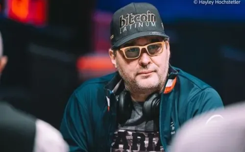 Phil Hellmuth foi longe na competição (Foto: Hayley Hochstetler/Poker News)