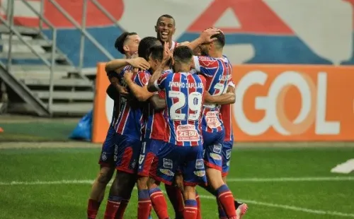 Bahia comemorando gol. (Foto: Jhony Pinho/AGIF)