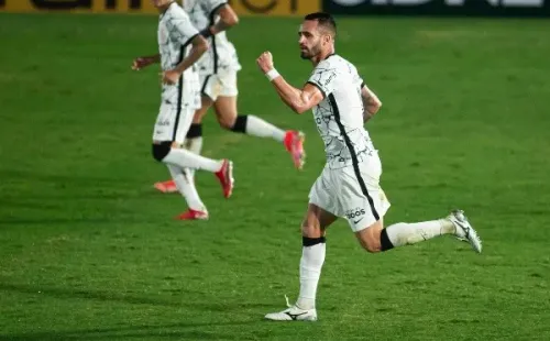 Renato Augusto comemora gol contra o o RB Bragantino. (Foto: Diogo Reis/AGIF)
