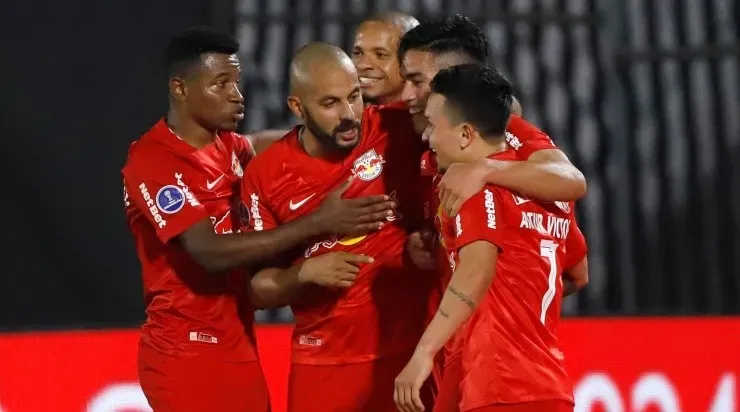 Jogadores do RB Bragantino comemoram gol (Foto: Getty Images)
