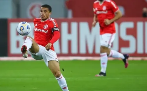 RS - Porto Alegre - 15/08/2021 - BRASILEIRO A 2021, INTERNACIONAL X FLUMINENSE - Taison jogador do Internacional durante partida contra o Fluminense no estadio Beira-Rio pelo campeonato Brasileiro A 2021. Foto: Pedro H. Tesch / AGIF
