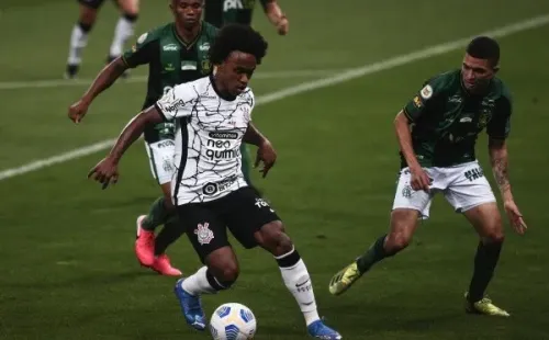 Corinthians em campo. (Foto: Ettore Chiereguini/AGIF)