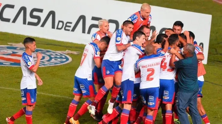 Jogadores do Bahia comemoram gol (Foto: Walmir Cirne/AGIF)