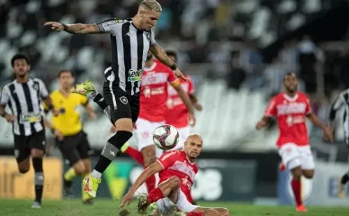 RJ - Rio de Janeiro - 08/10/2021 - BRASILEIRO B 2021, BOTAFOGO X CRB - Rafael Navarro jogador do Botafogo durante partida contra o CRB no estadio Engenhao pelo campeonato Brasileiro B 2021. Foto: Jorge Rodrigues/AGIF