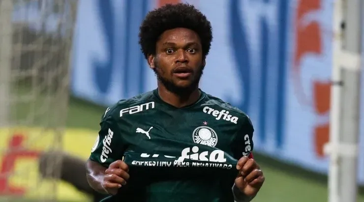 Luiz Adriano voltou a ser titular nesta noite (Foto: Getty Images)