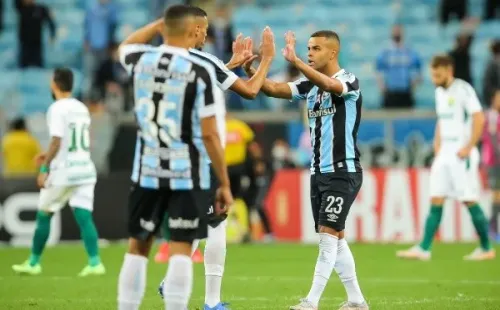 Grêmio comemorando gol. (Foto: Pedro H. Tesch/AGIF)