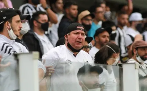 Torcida do Santos na Vila. (Foto: Fernanda Luz/AGIF)