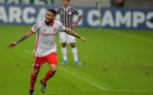 Guerrero comemorando gol pelo Internacional. (Foto: Thiago Ribeiro/AGIF)