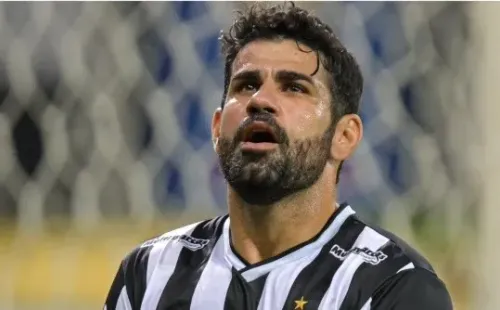 Diego Costa está fora do jogo contra o Atlético-GO (Foto: AGIF)