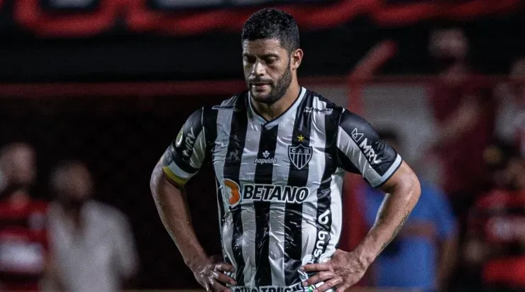 Hulk lamenta chance perdida contra o Atlético-GO (Foto: Heber Gomes/AGIF)