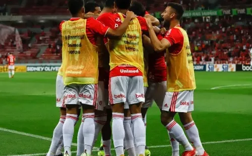 Internacional em campo comemorando gol. (Foto: Maxi Franzoi/AGIF)