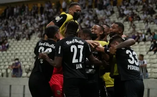 RB Bragantino comemorando gol pelo Brasileirão. (Foto: Kely Pereira/AGIF)