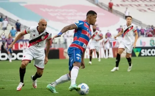 Fortaleza em campo pelo Brasileirão. (Foto: Kely Pereira/AGIF)