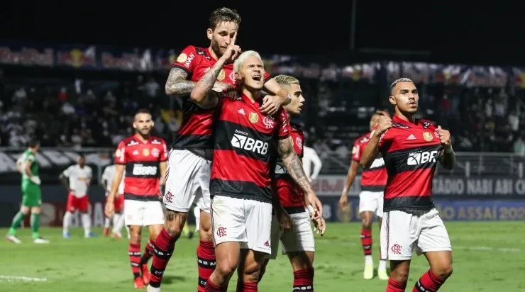 Jogadores do Flamengo comemoram gol (Foto: Getty Images)