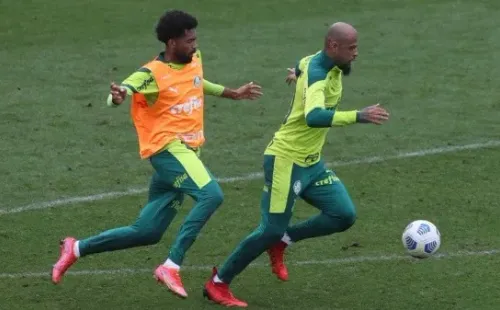 Os jogadores Matheus Fernandes e Felipe Melo (D), da SE Palmeiras, durante treinamento, na Academia de Futebol. (Foto: Cesar Greco)