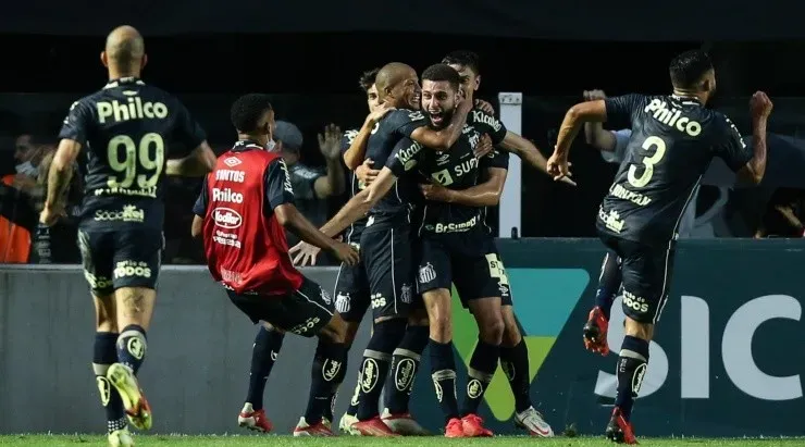 Comemoração dos jogadores do Santos (Foto: Getty Images)