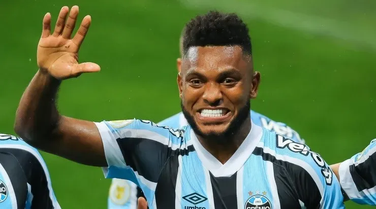 Miguel Borja, atacante do Grêmio (Foto: Pedro H. Tesch/AGIF)