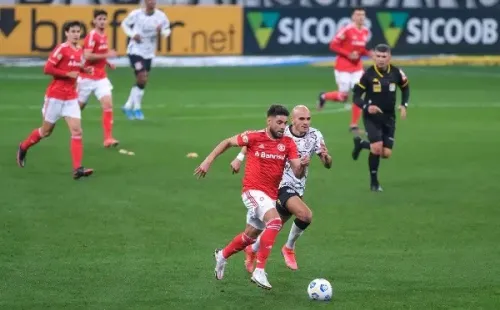 Corinthians x Internacional em campo. (Foto: Marcello Zambrana/AGIF)