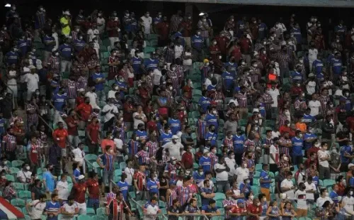 Torcida do Bahia compareceu no estádio neste domingo. (Foto: Jhony Pinho/AGIF)