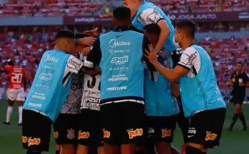 Corinthians comemorando gol. (Foto: Maxi Franzoi/AGIF)