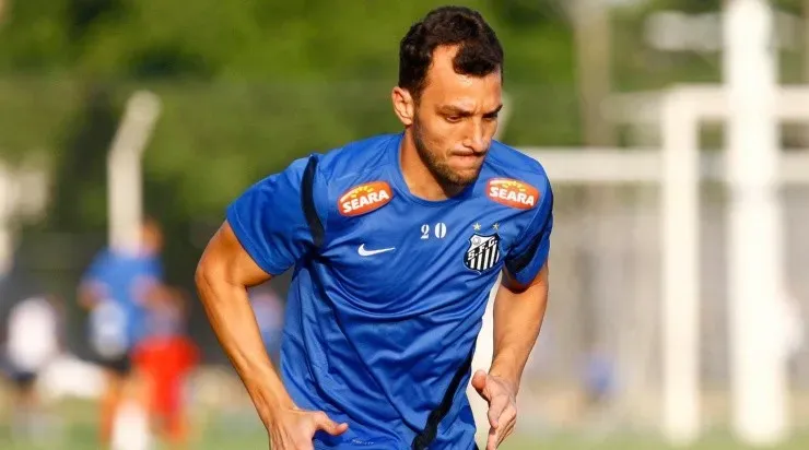 Dracena volta ao Santos, pelo qual foi multicampeão (Foto: Ricardo Saibun/AGIF)