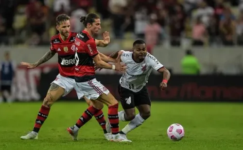 Athletico marcou o terceiro gol com um jogador a menos